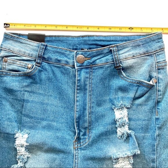 NWT High Waisted Distressed Cut Out Jeans Size 15/16 - Picture 5 of 7
